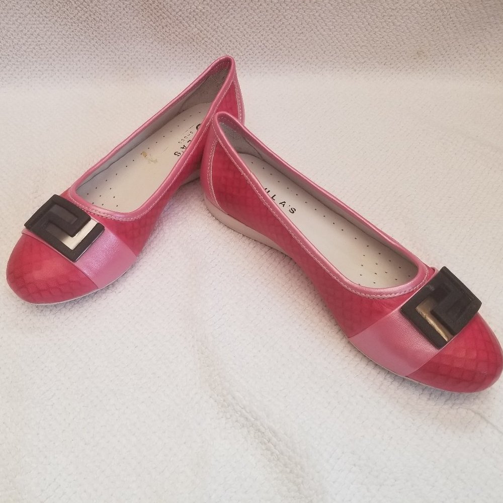 Comfortable all leather new low flats!